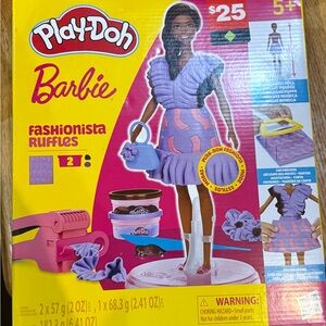 Play-Doh Barbie Fashionista Ruffles Set - Purple and Pink